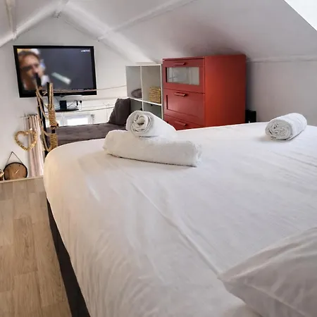 La Maison Badine, Air-conditioned Triplex דירה אנטיב