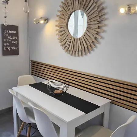 La Maison Badine, Air-conditioned Triplex דירה *