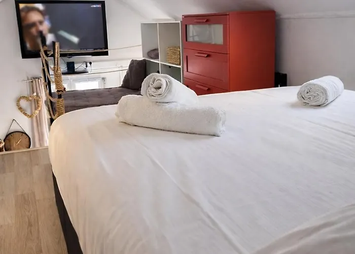 La Maison Badine, Air-conditioned Triplex 아파트 앙티브