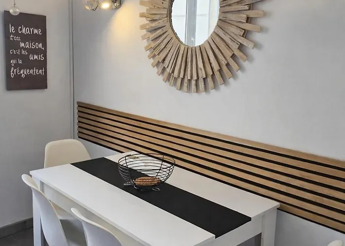La Maison Badine, Air-conditioned Triplex شقة *
